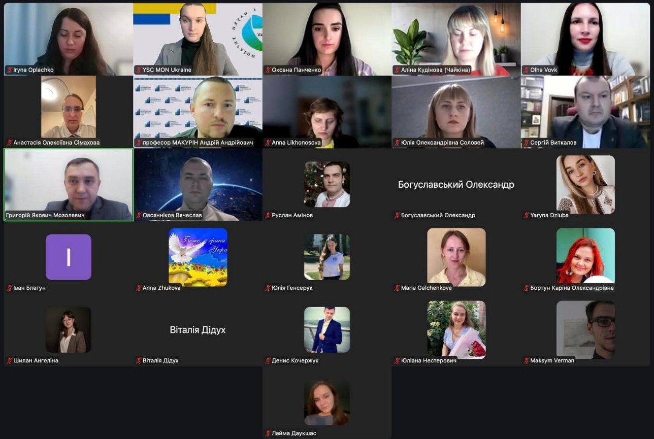 Учасники Ночі суспільних та гуманітарно-мистецьких наук під час Фестивалю молодіжної науки